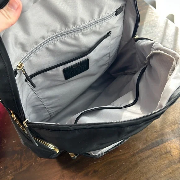 Tumi Black Voyageur Backpack for Women - Like new - Picture 7 of 8